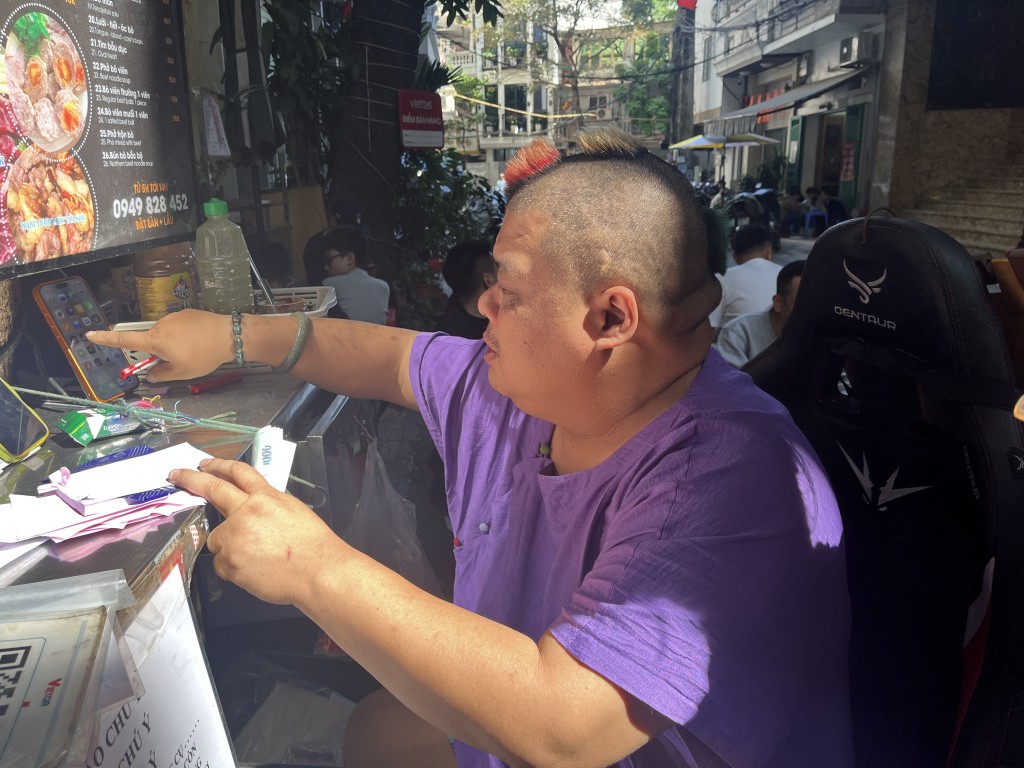 Ẩm thực Hà Nội: “Cầu nối” giúp bạn bè quốc tế hiểu hơn về văn hóa Việt Nam Ẩm thực Hà Nội: “Cầu nối” giúp bạn bè quốc tế hiểu hơn về văn hóa Việt Nam