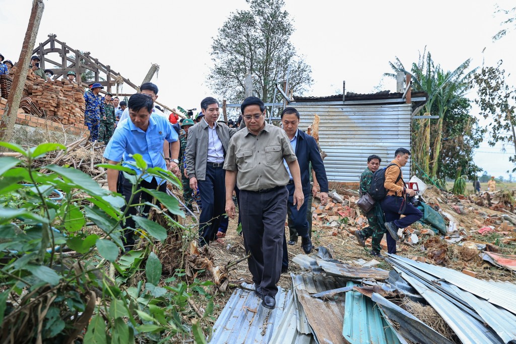 Ưu tiên khôi phục nhà ở cho bà con vùng lũ