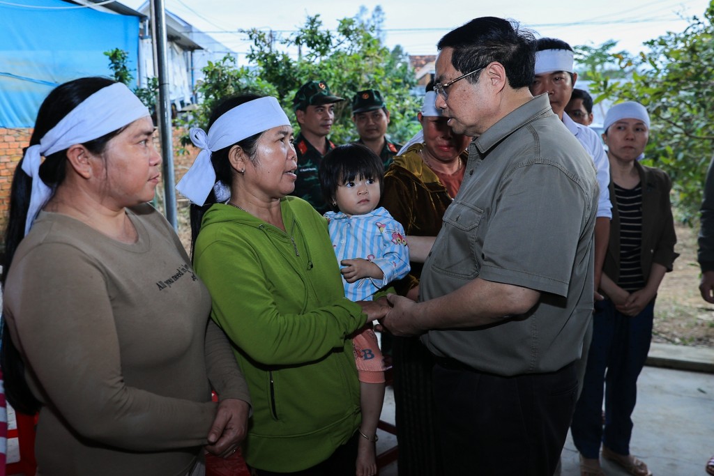 Ưu tiên khôi phục nhà ở cho bà con vùng lũ