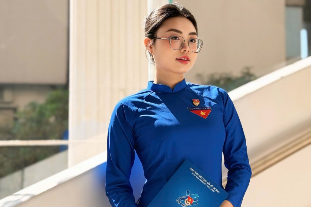 Nữ sinh Học viện Ngoại giao Hà Gia Linh Nữ sinh Học viện Ngoại giao Hà Gia Linh