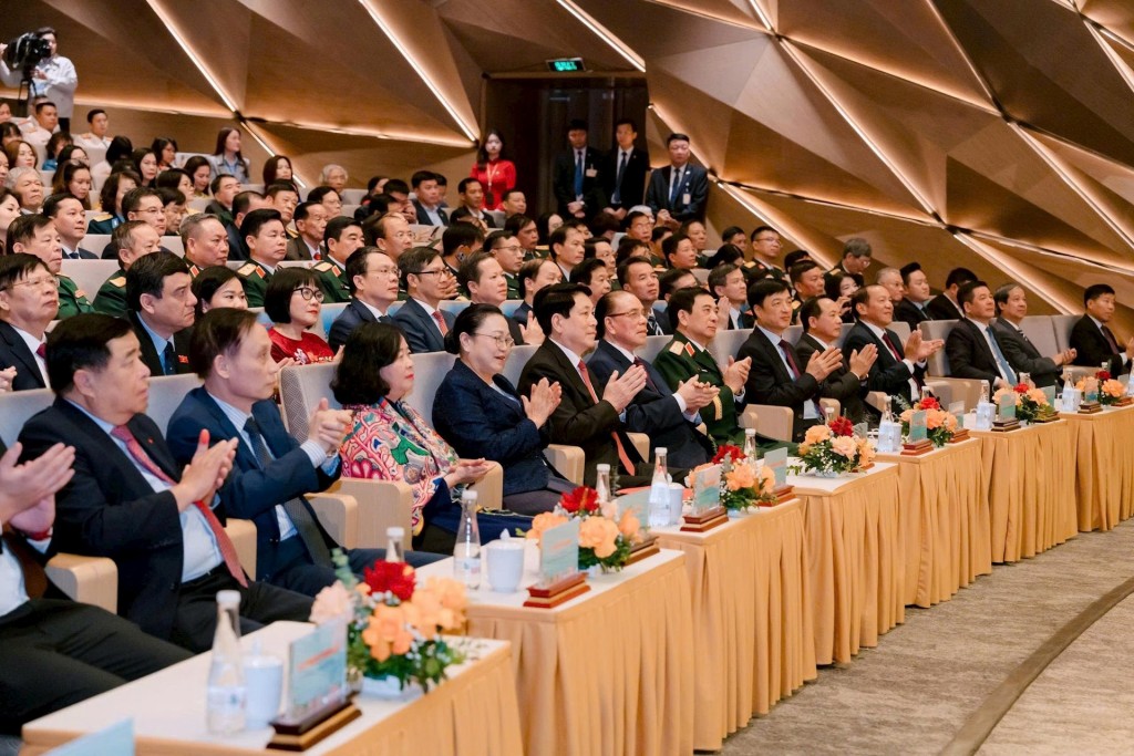 Diễn văn của Chủ tịch nước Lương Cường tại lễ kỷ niệm 50 năm Quốc khánh CHDCND Lào