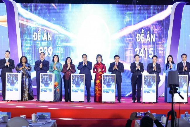 Phụ nữ Việt Nam phát huy tinh thần "3 tiên phong", "5 làm chủ"