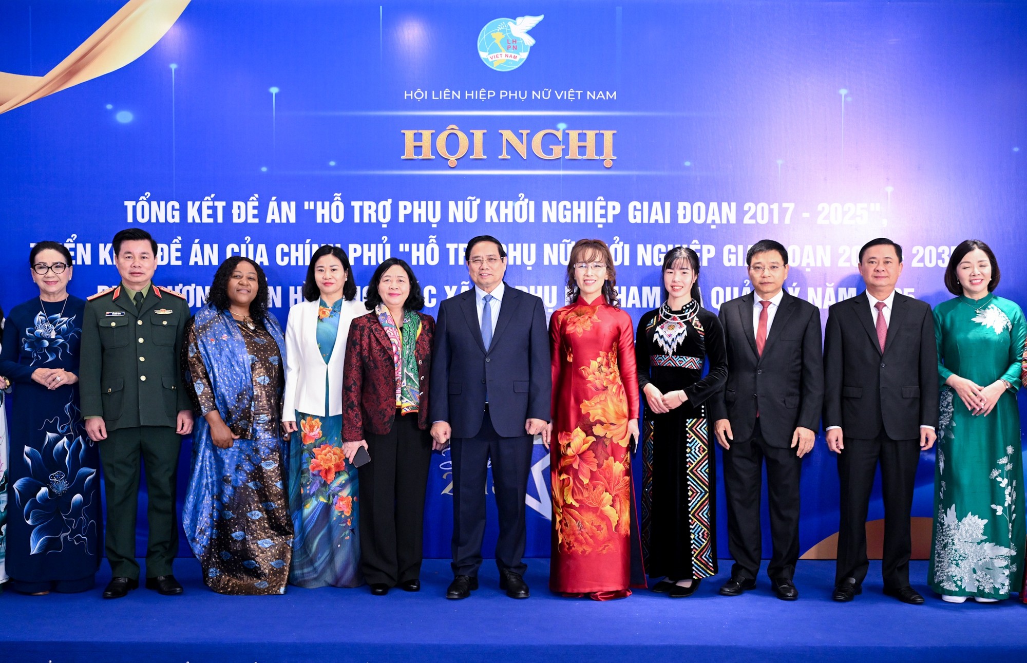 Thủ tướng Phạm Minh Chính và các đại biểu - Ảnh: VGP/Nhật Bắc