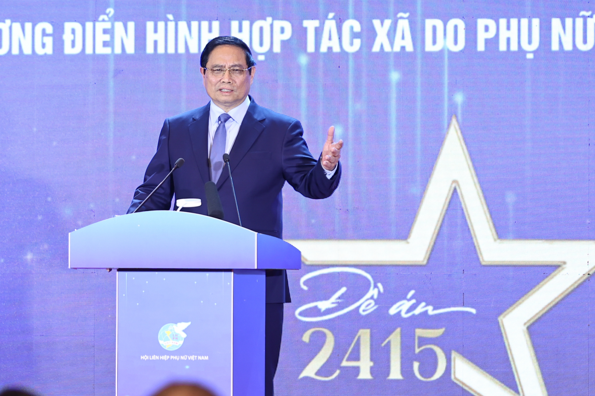 Thủ tướng ghi nhận, đánh giá cao và nhiệt liệt biểu dương những kết quả quan trọng mà các cấp, các ngành, các địa phương và các chị em phụ nữ đã đạt được trong thời gian qua - Ảnh: VGP/Nhật Bắc