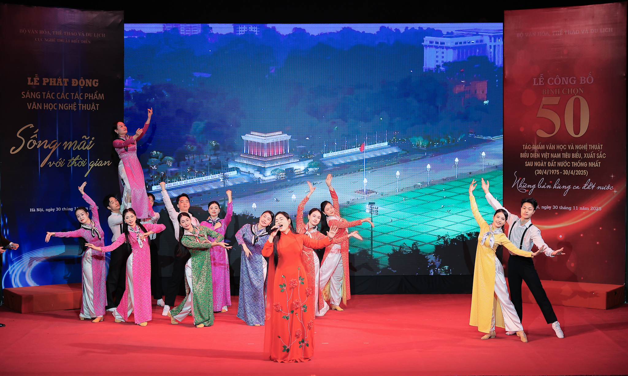 Phát động sáng tác tác phẩm văn học nghệ thuật “Sống mãi với thời gian”