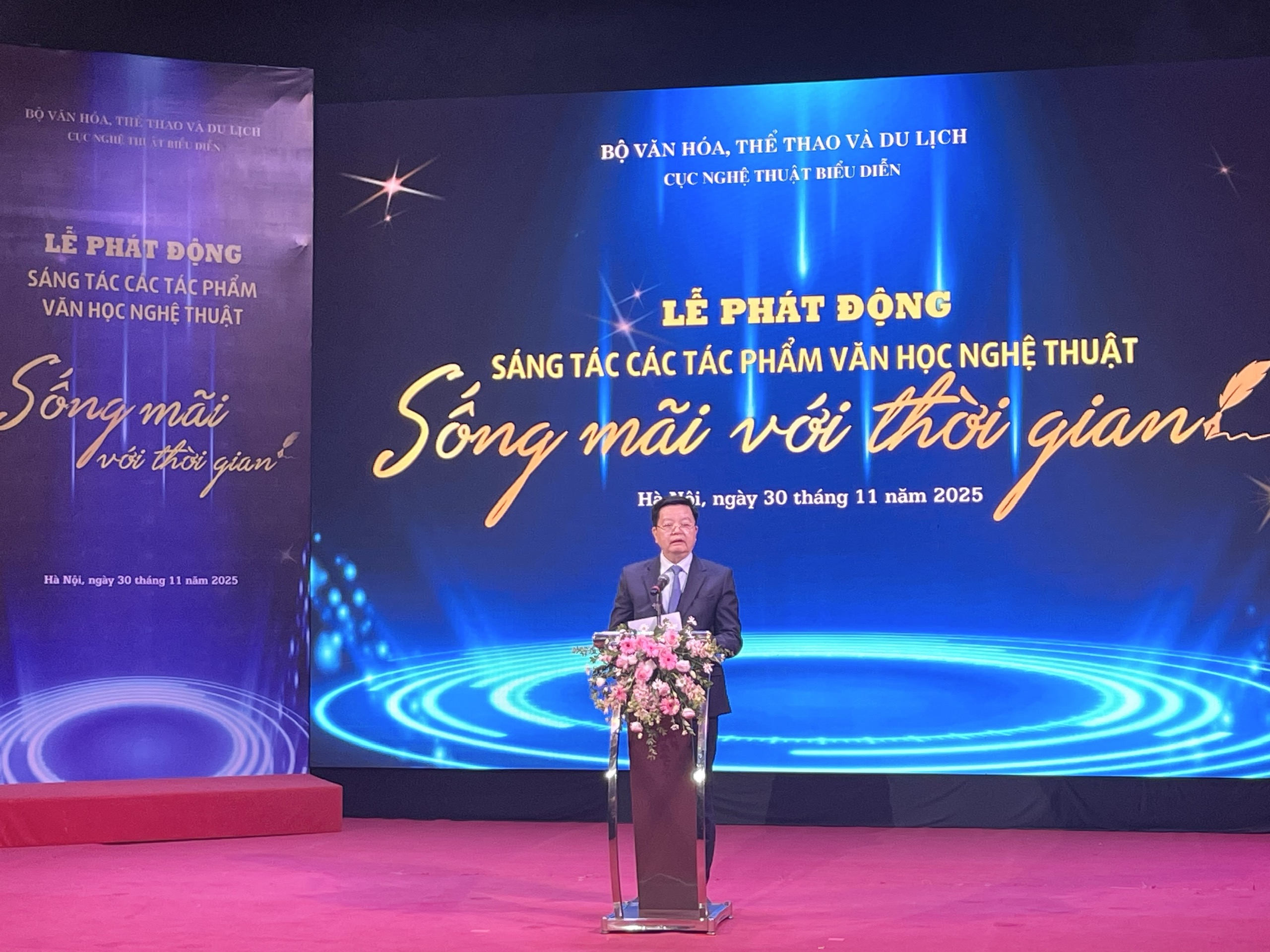 Phát động sáng tác tác phẩm văn học nghệ thuật “Sống mãi với thời gian”