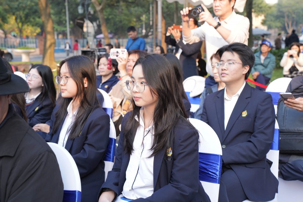 Sự kiện thu hút đông đảo công chúng từ người trẻ tới lớn tuổi tham dự Sự kiện thu hút đông đảo công chúng từ người trẻ tới lớn tuổi tham dự