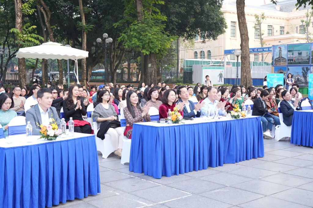 Sự kiện có dự tham dự của lãnh đạo thành phố cùng đông đảo công chúng yêu âm nhạc Sự kiện có dự tham dự của lãnh đạo thành phố cùng đông đảo công chúng yêu âm nhạc