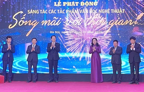 Phát động sáng tác tác phẩm văn học nghệ thuật “Sống mãi với thời gian”