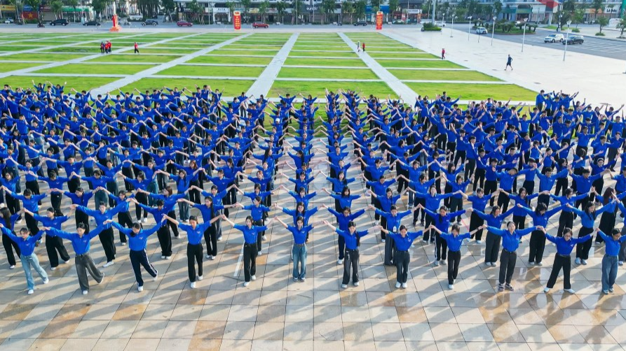 Tuổi trẻ Quảng Ninh khẳng định tinh thần “Tiên phong – Sáng tạo – Bản lĩnh – Đột phá – Phát triển” trong mọi hoạt động. Tuổi trẻ Quảng Ninh khẳng định tinh thần “Tiên phong – Sáng tạo – Bản lĩnh – Đột phá – Phát triển” trong mọi hoạt động.