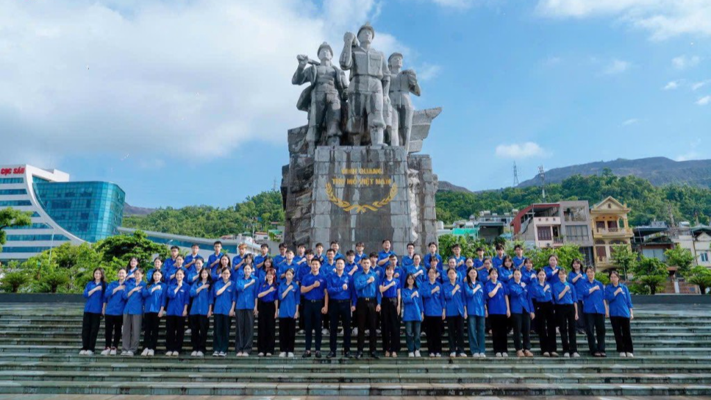 Thanh niên vùng mỏ, vùng biển Quảng Ninh gửi kiến nghị về an sinh, việc làm và phát triển bền vững. Thanh niên vùng mỏ, vùng biển Quảng Ninh gửi kiến nghị về an sinh, việc làm và phát triển bền vững.