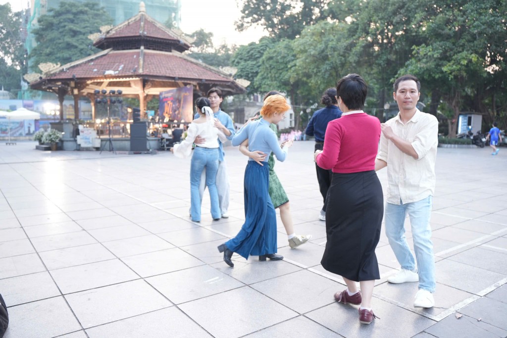 Các nghệ sỹ mang đến những điệu nhảy cuốn hút, hòa quyện cùng âm nhạc