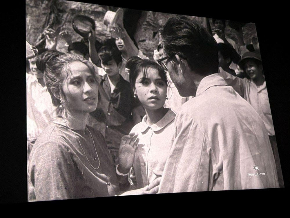 Phim Vun đắp tình đoàn kết đặc biệt và mối quan hệ hữu nghị Việt - Lào