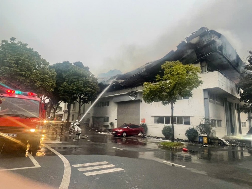 Cảnh sát kịp thời khống chế vụ cháy tại Nhà máy Bia Hà Nội