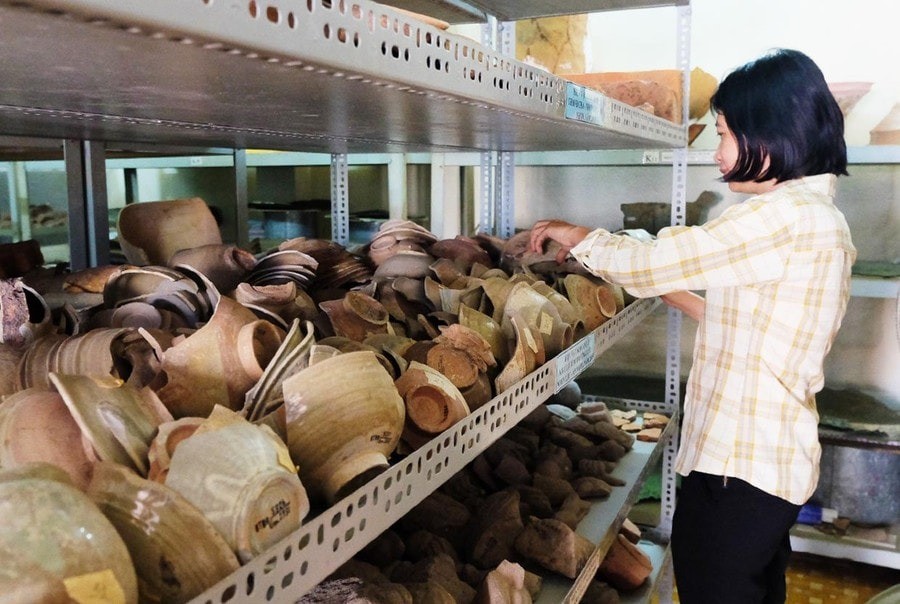 Cán bộ Bảo tàng tỉnh Gia Lai kiểm tra kho hiện vật sau mưa bão (Ảnh: Ngọc Nhuận) Cán bộ Bảo tàng tỉnh Gia Lai kiểm tra kho hiện vật sau mưa bão (Ảnh: Ngọc Nhuận)