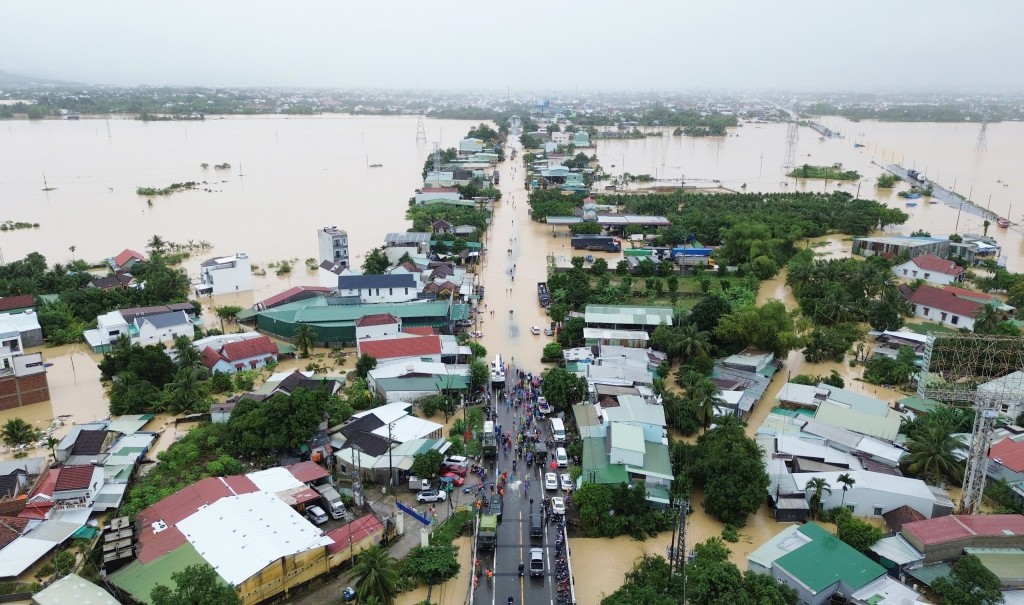 Mưa lũ gây ngập cục bộ tại nhiều tỉnh miền Trung - Tây Nguyên (Ảnh: Nguyễn Thành - TTXVN) Mưa lũ gây ngập cục bộ tại nhiều tỉnh miền Trung - Tây Nguyên (Ảnh: Nguyễn Thành - TTXVN)