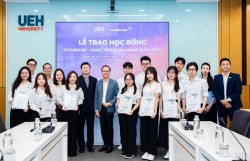 Eximbank trao học bổng cho sinh viên Đại học Kinh tế TP Hồ Chí Minh