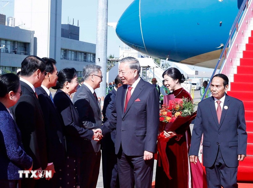 Lễ đón trọng thể Tổng Bí thư Tô Lâm và Phu nhân tại thủ đô Vientiane của Lào