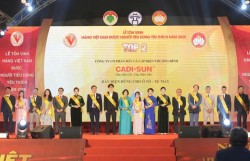 Vinh danh TOP 2 “Hàng Việt Nam được người tiêu dùng yêu thích” năm 2025