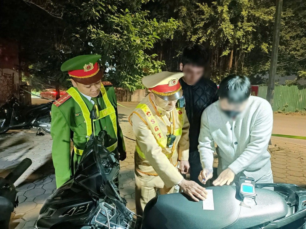 Hà Nội quyết liệt ngăn chặn ma men sau tay lái Hà Nội quyết liệt ngăn chặn ma men sau tay lái