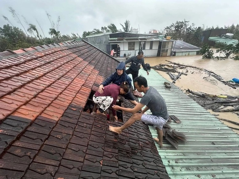 “Thương lắm nơi bão lũ” - bản nhạc lay động về tình người trong gian khó