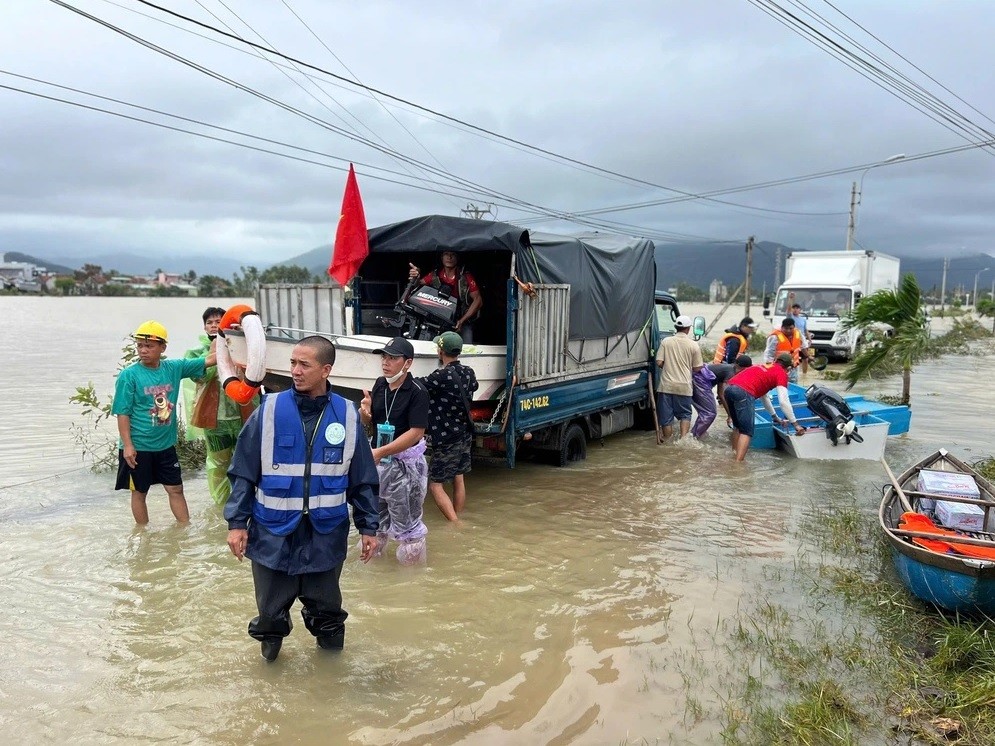 “Thương lắm nơi bão lũ” - bản nhạc lay động về tình người trong gian khó