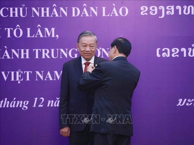 Tổng Bí thư Tô Lâm nhận Huân chương Vàng Quốc gia của Nhà nước Lào Chú thích ảnh