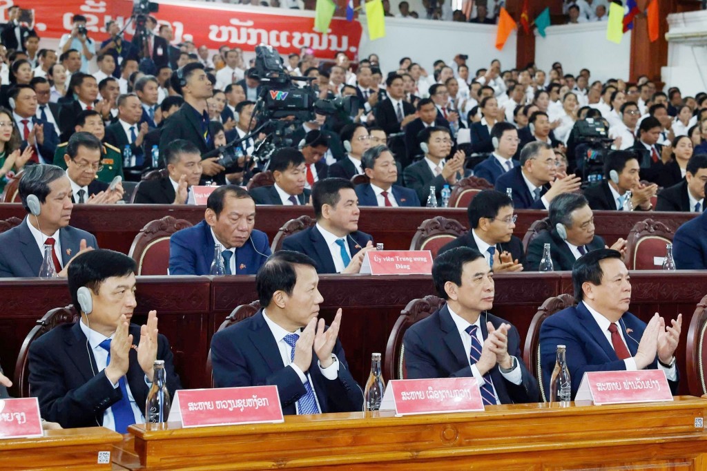 Củng cố hợp tác toàn diện, đẩy mạnh gắn kết chiến lược Việt Nam - Lào trong giai đoạn mới