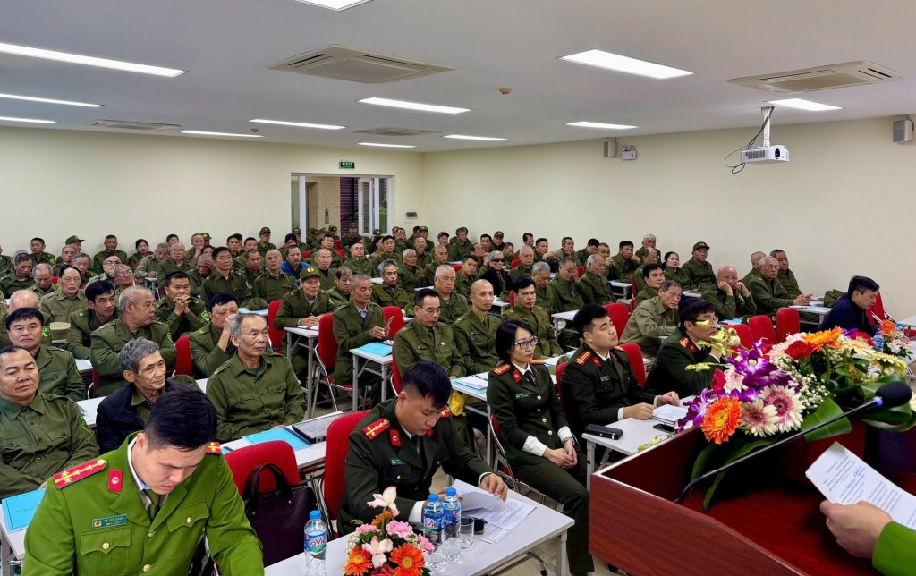 Đông đảo lực lượng an ninh cơ sở trên địa bàn phường Ba Đình tham gia lớp tập huấn Đông đảo lực lượng an ninh cơ sở trên địa bàn phường Ba Đình tham gia lớp tập huấn