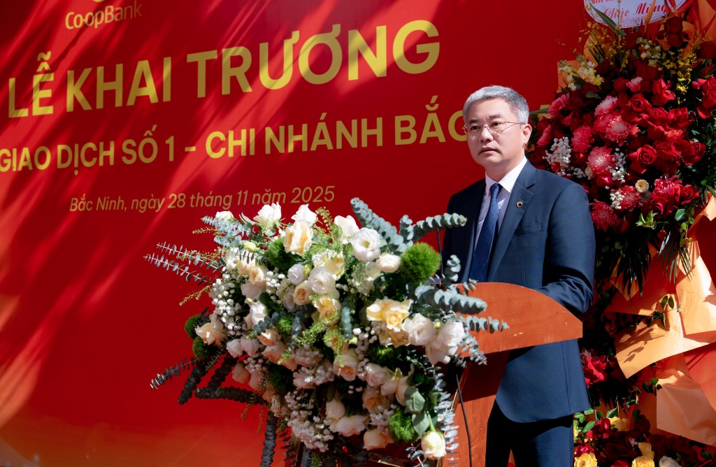 Ông Nguyễn Quốc Cường - Chủ tịch HĐQT Co-opBank chúc mừng Co-opBank chi nhánh Bắc Giang tại Lễ Khai trương PGD số 1 – Co-opBank chi nhánh Bắc Giang