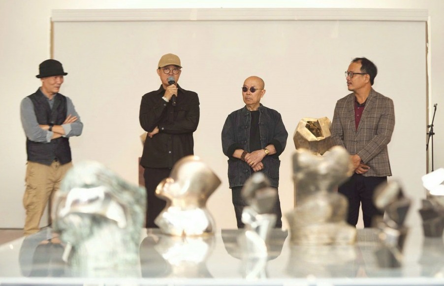 Nghệ sĩ Đinh Phong "thức tỉnh" kim loại, tinh tế và giàu cảm xúc