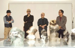 Nghệ sĩ Đinh Phong "thức tỉnh" kim loại, tinh tế và giàu cảm xúc