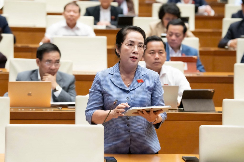 Giải pháp giải quyết “tận gốc” thu nhập thấp của nhân viên y tế Giải pháp giải quyết “tận gốc” thu nhập thấp của nhân viên y tế