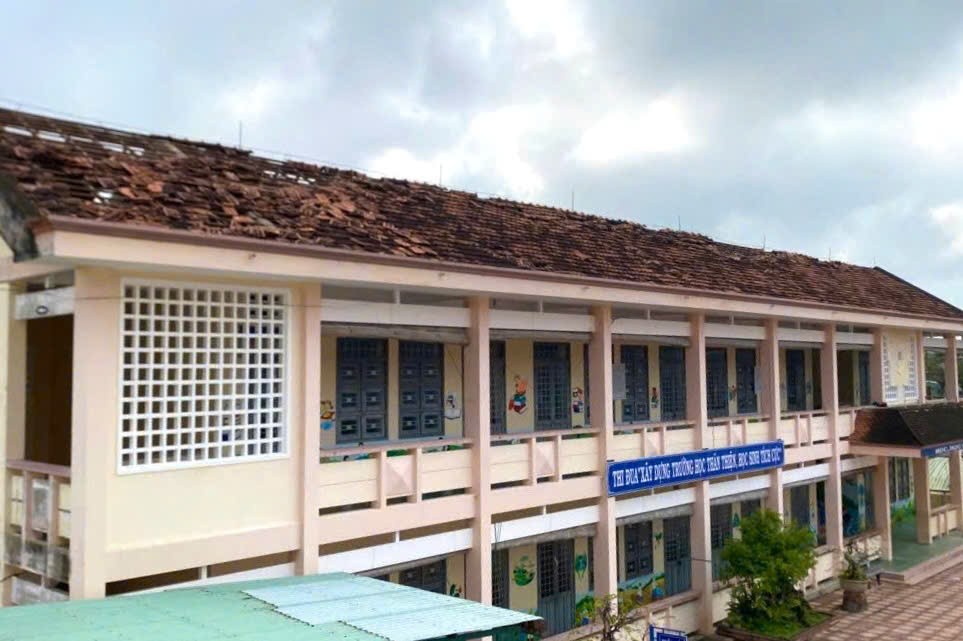 Trường Tiểu học số 2 Diêu Trì chịu ảnh hưởng nặng nề bởi bão lũ Trường Tiểu học số 2 Diêu Trì chịu ảnh hưởng nặng nề bởi bão lũ