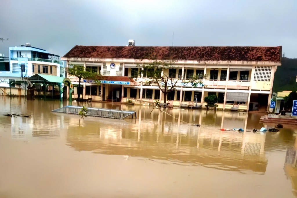 Dẫu đã ổn định tạm thời điều kiện dạy học nhưng vẫn còn nhiều hạng mục khó có thể hoàn thiện sớm Dẫu đã ổn định tạm thời điều kiện dạy học nhưng vẫn còn nhiều hạng mục khó có thể hoàn thiện sớm