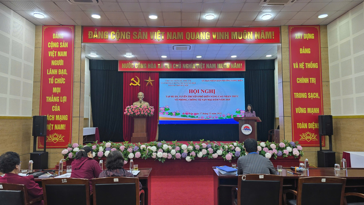 Hội nghị tập huấn, tuyên truyền phổ biến nâng cao nhận thức về phòng, chống tệ nạn mại dâm trên địa bàn phường Long Biên Hội nghị tập huấn, tuyên truyền phổ biến nâng cao nhận thức về phòng, chống tệ nạn mại dâm trên địa bàn phường Long Biên