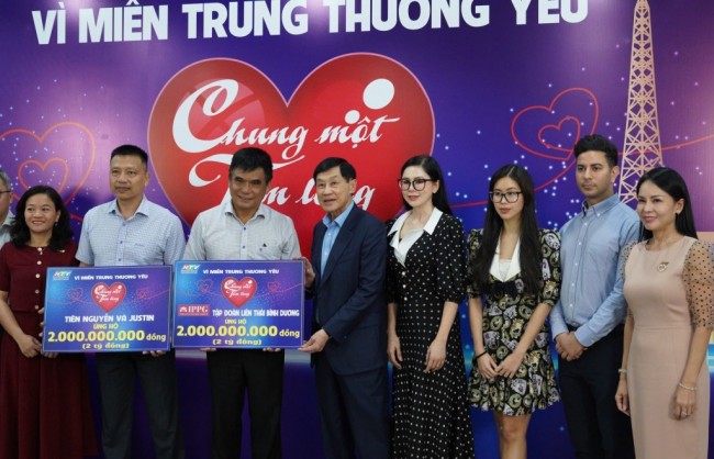 Gia đình tỷ phú Johnathan Hạnh Nguyễn ủng hộ 10 tỷ đồng giúp miền Trung sau bão lũ