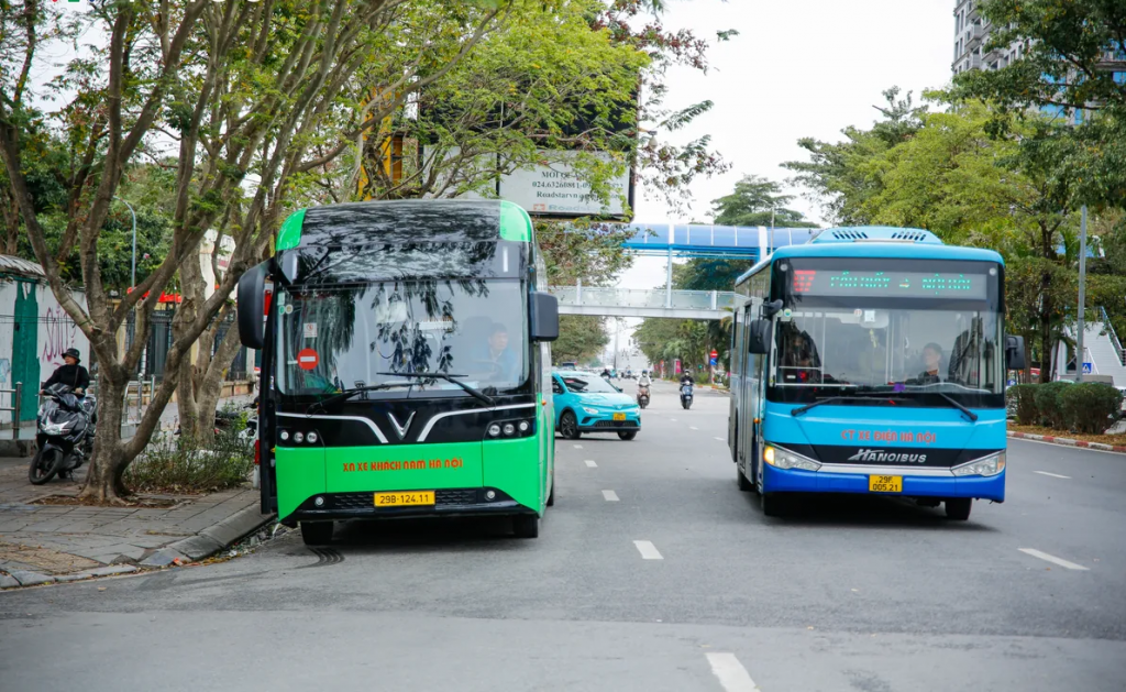 Hà Nội “xanh hóa” hệ thống giao thông: Chiến lược bền vững bảo vệ sức khỏe cộng đồng Hà Nội “xanh hóa” hệ thống giao thông: Chiến lược bền vững bảo vệ sức khỏe cộng đồng