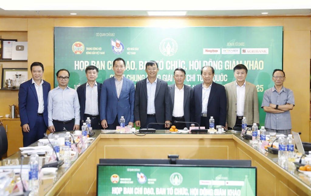 Tôn vinh 45 tác phẩm xuất sắc viết về đề tài tam nông năm 2025 Tôn vinh 45 tác phẩm xuất sắc viết về đề tài tam nông năm 2025