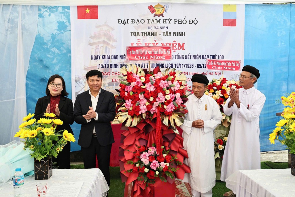 Lãnh đạo Ủy ban MTTQ Việt Nam TP Hà Nội thăm, chúc mừng các Họ đạo Cao Đài