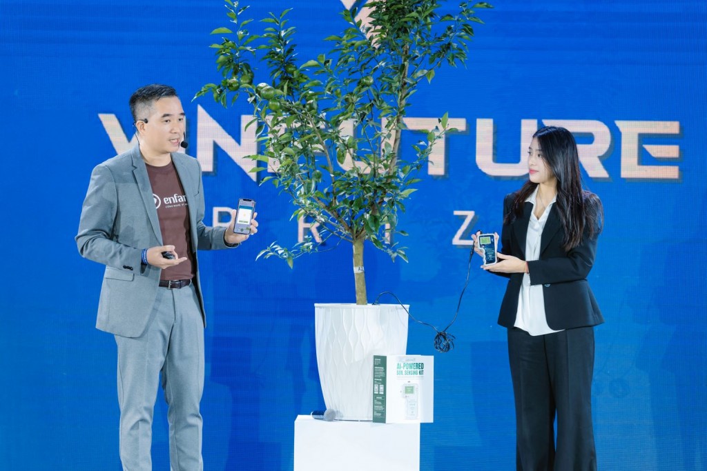 Ông Nguyễn Đỗ Dũng - CEO Enfarm giới thiệu về công cụ tái tạo hữu ích và đầy đột phá cho người nông dân