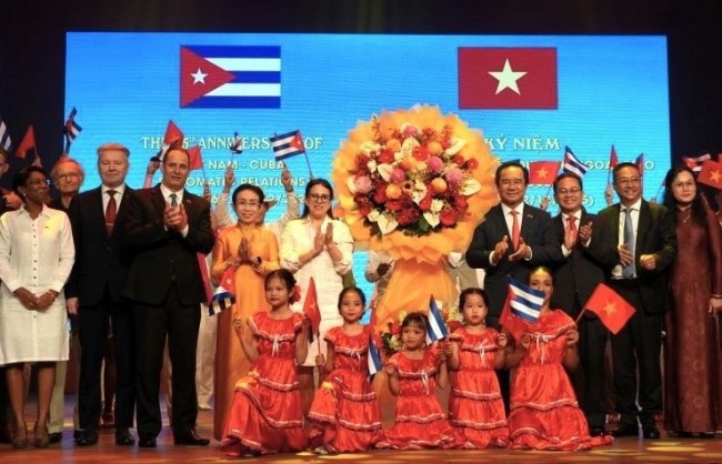 TP Hồ Chí Minh thắt chặt tình đoàn kết với Cuba