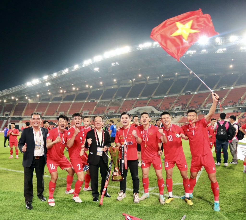 Hà Nội FC - 20 năm bền bỉ kiến tạo thế hệ kế thừa cho bóng đá Việt Nam Hà Nội FC - 20 năm bền bỉ kiến tạo thế hệ kế thừa cho bóng đá Việt Nam