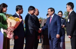 Thủ tướng Phạm Minh Chính tới Thủ đô Vientiane, bắt đầu chuyến công tác tại Lào