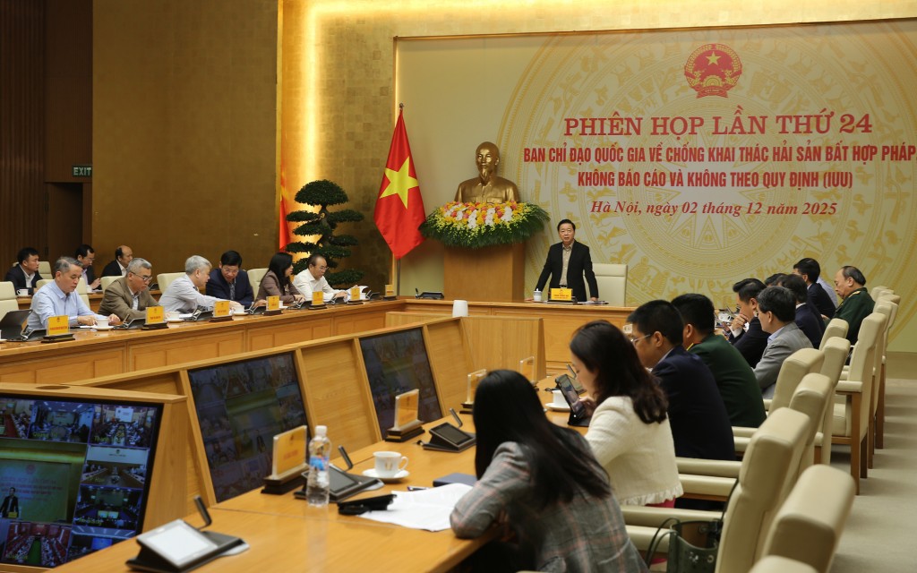 Phó Thủ tướng đề nghị các bộ, ngành và VASEP tiếp tục rà soát và sửa đổi Luật Thủy sản để bảo đảm hài hòa với các yêu cầu pháp lý của Hoa Kỳ, Liên minh châu Âu và một số quốc gia khác - Ảnh: VGP/Minh Khôi