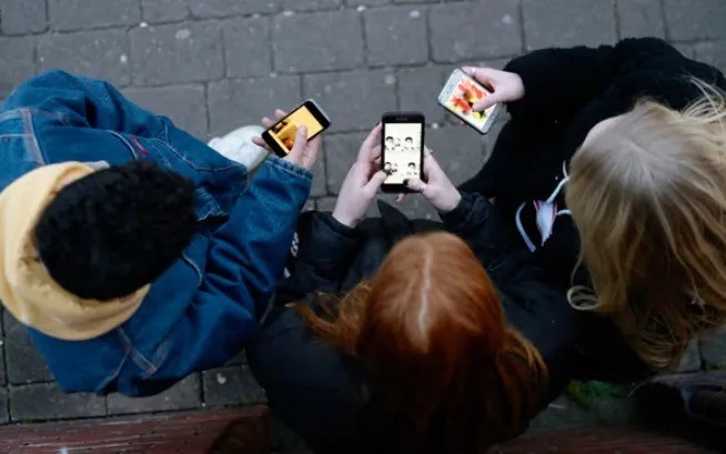 Có nên cấm trẻ dưới 16 tuổi dùng mạng xã hội? Có nên cấm trẻ dưới 16 tuổi dùng mạng xã hội?