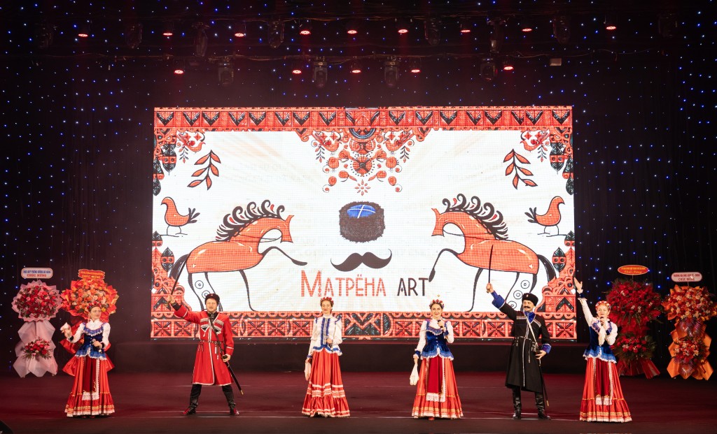 Tiết mục biểu diễn điệu nhảy truyền thống nước 