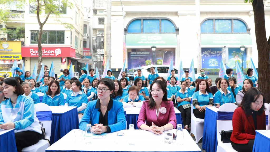 Các vị đại biểu tham dự chương trình 