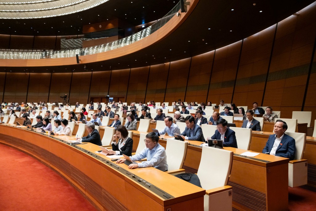 Kiến nghị ưu tiên bố trí nguồn lực, hoàn thành mục tiêu cấp điện Kiến nghị ưu tiên bố trí nguồn lực, hoàn thành mục tiêu cấp điện