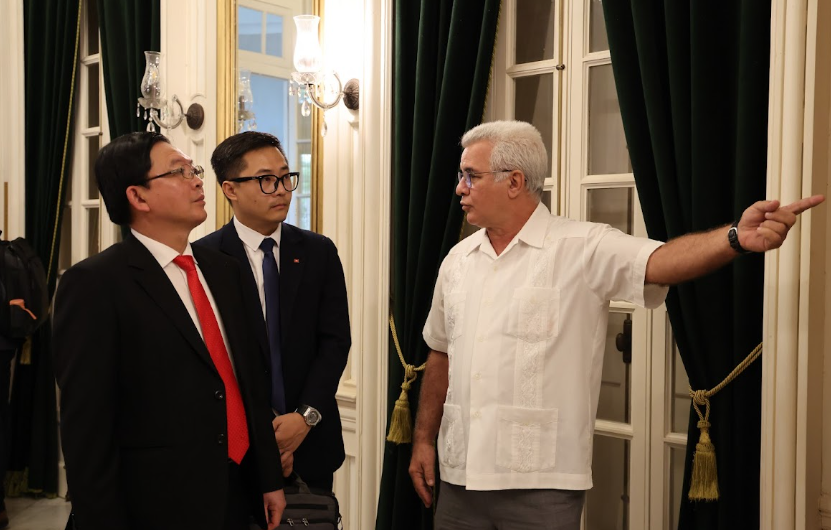 Phó Thủ tướng Hồ Quốc Dũng và đoàn công tác thăm Trung tâm Fidel Castro Cruz - Ảnh: VGP/Gia Huy